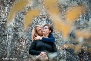 Séance photo couple amoureux engagement couple femme